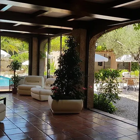 Hotell Les Moulins De Paillas 3*